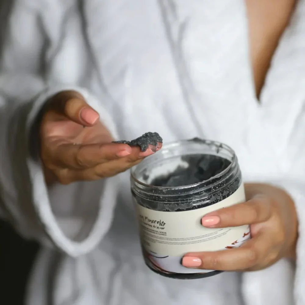 🌸 NEW Manna Kadar Champagne Charcoal Scrub 🌸